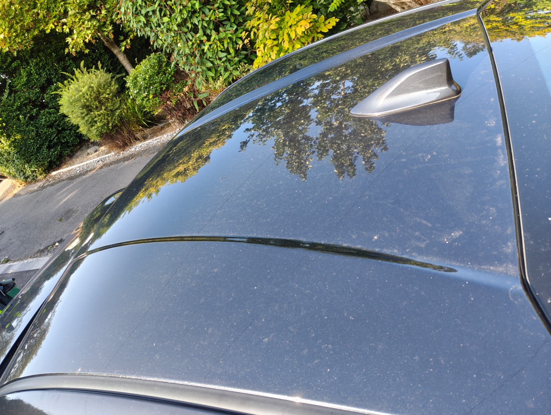 Toyota GT86 roof covered in dust and water spots before detailing