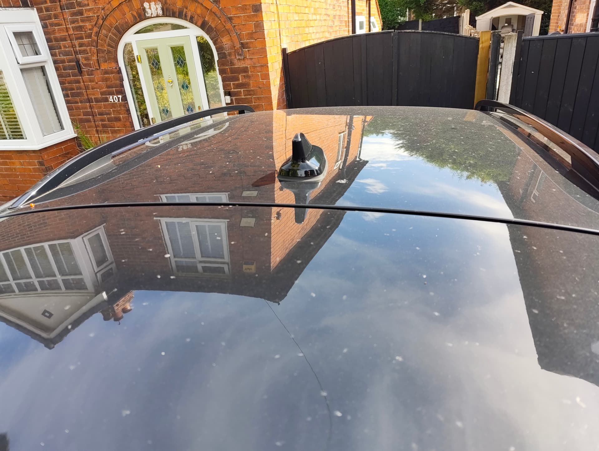 Cupra roof with dust and water spots before decontamination