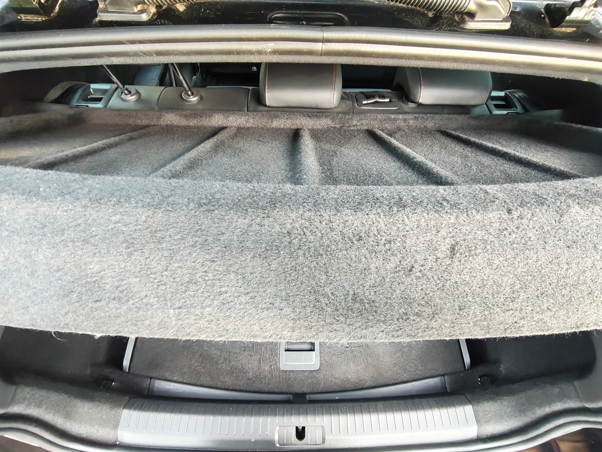 Cupra boot carpet freshly cleaned after extraction