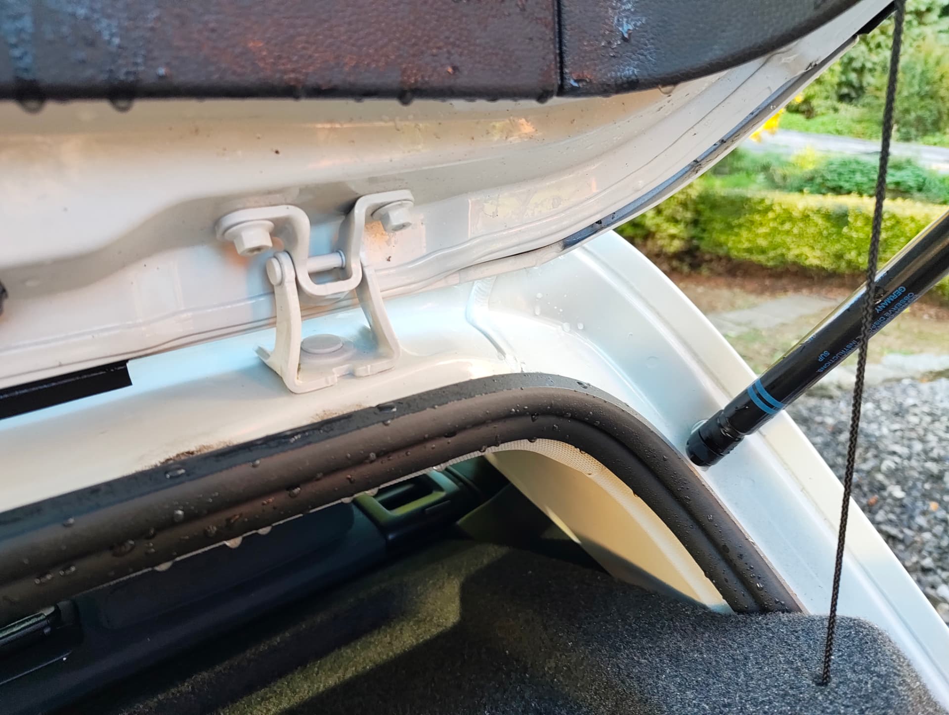 Golf hatch hinge and frame rinsed after decontamination