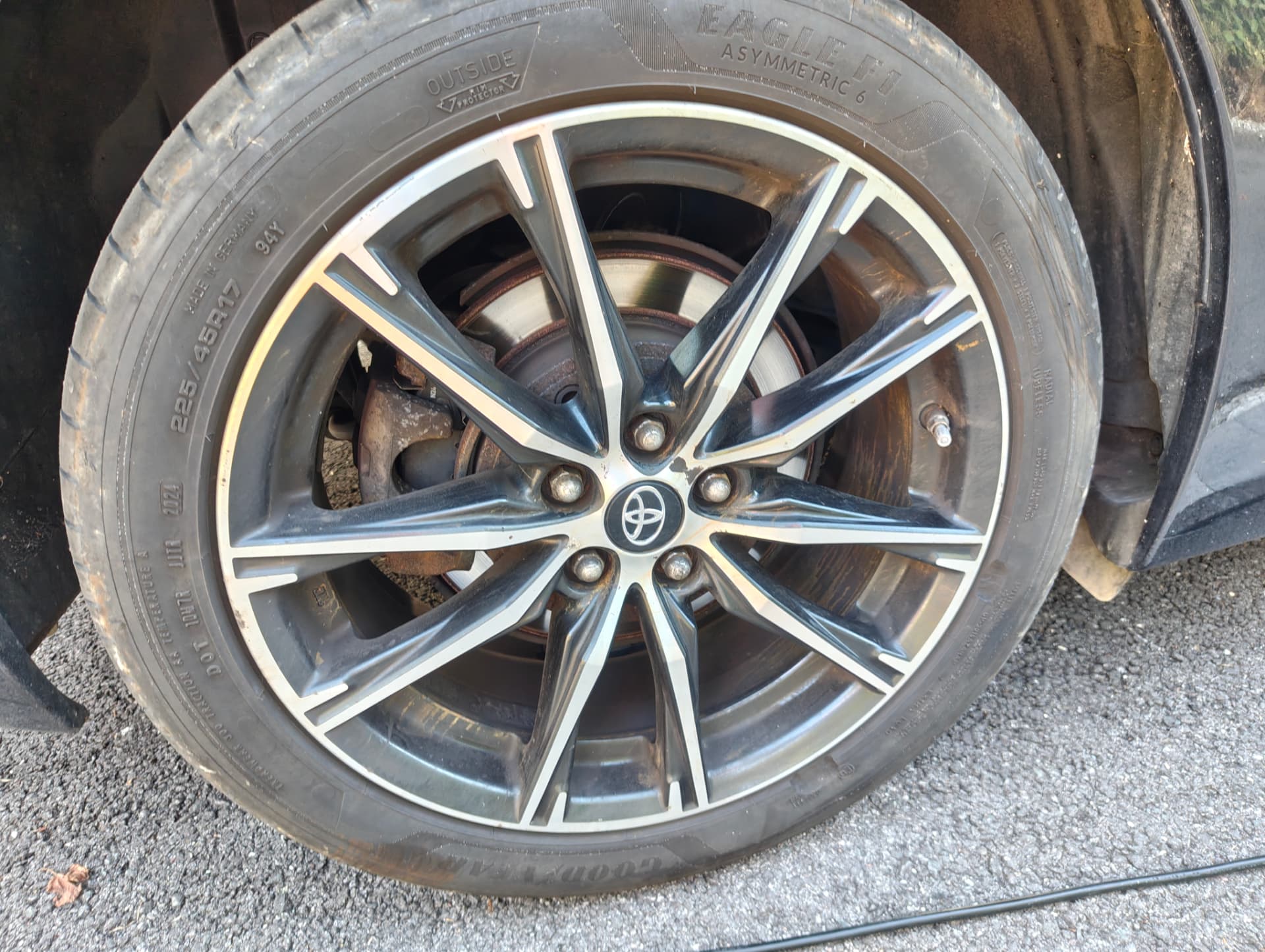 GT86 rear alloy and tyre before decontamination