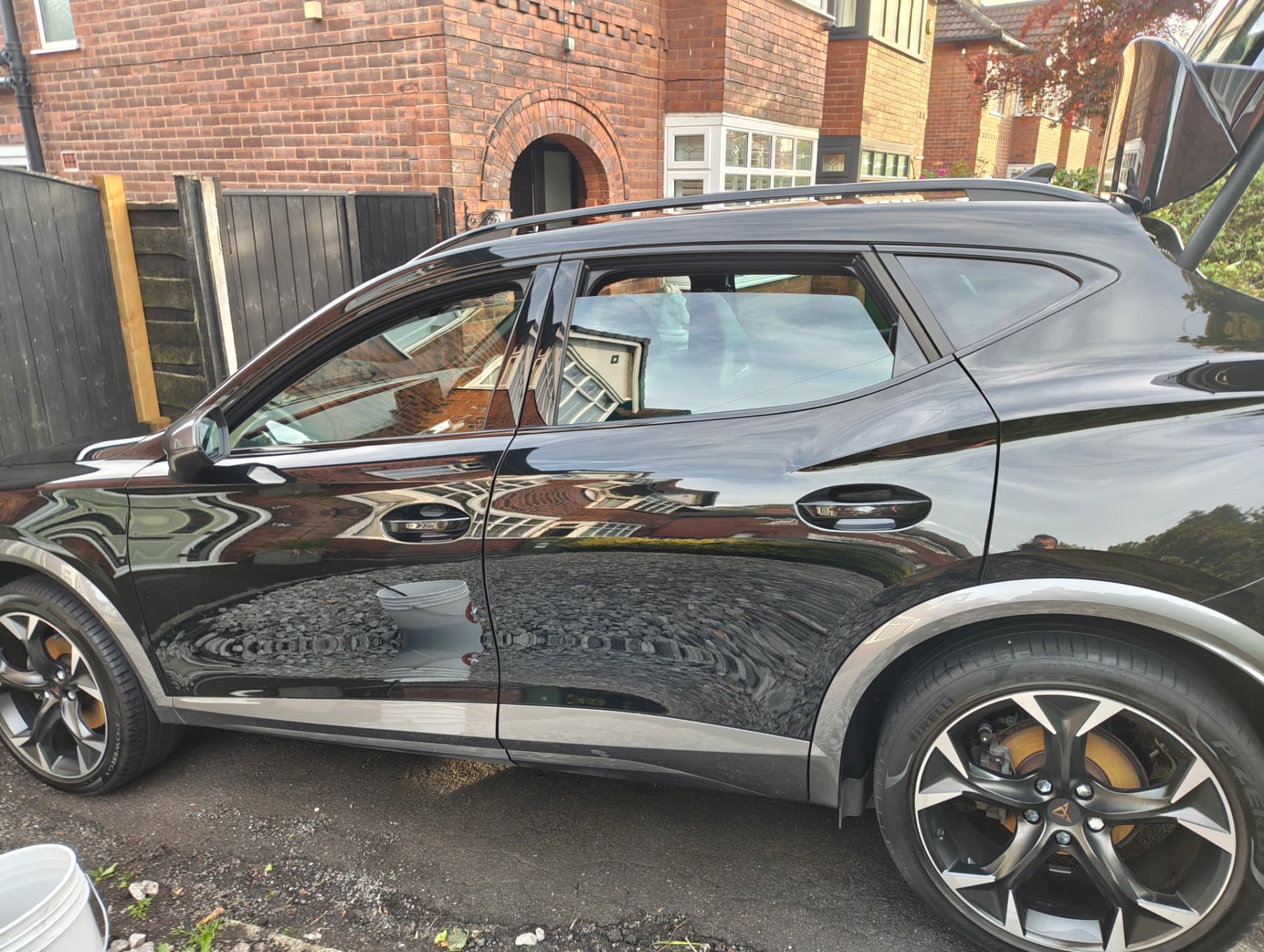 Cupra side profile with mirror-like reflections after detail