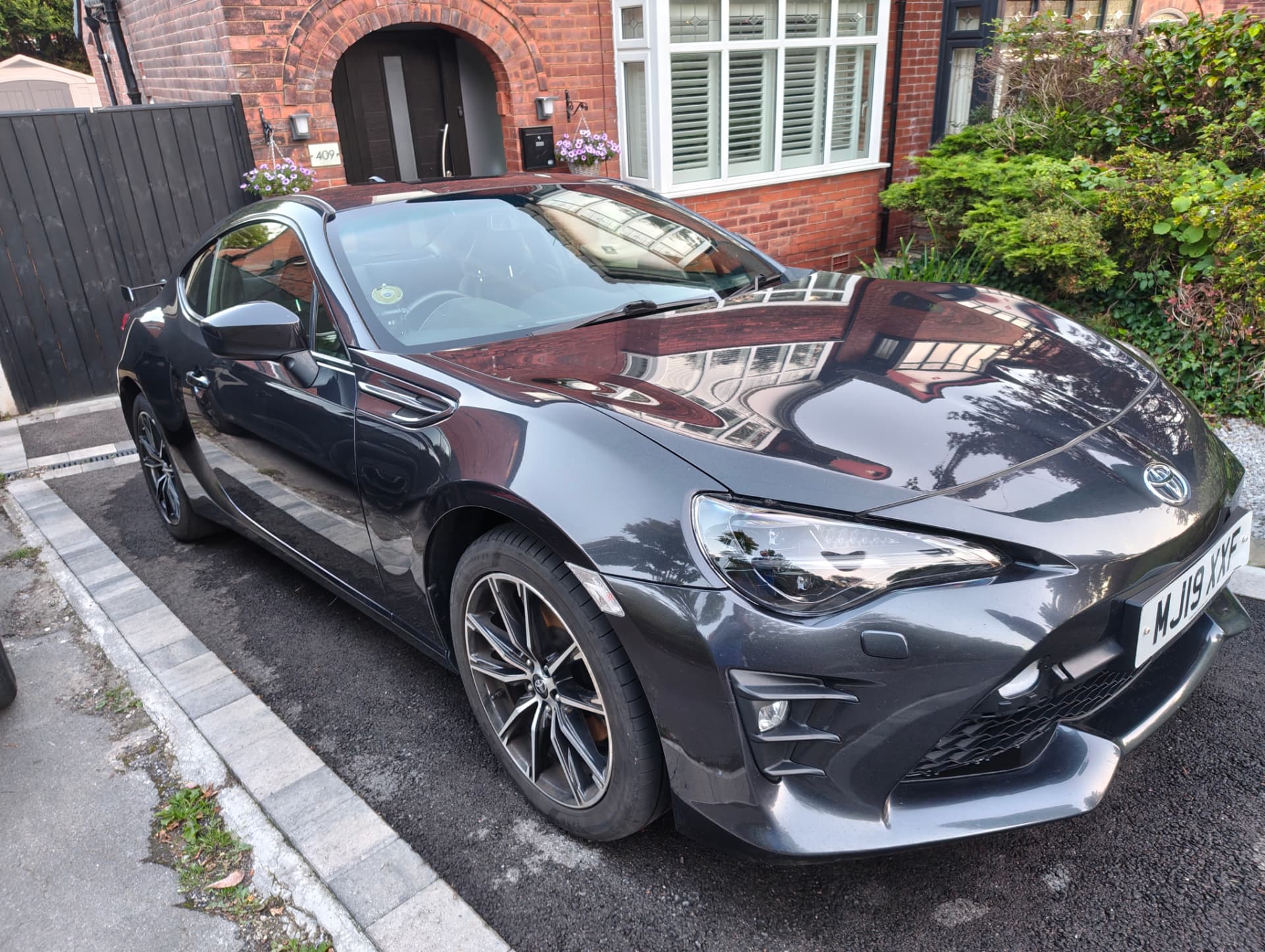 GT86 front three-quarter with deep gloss after full detail